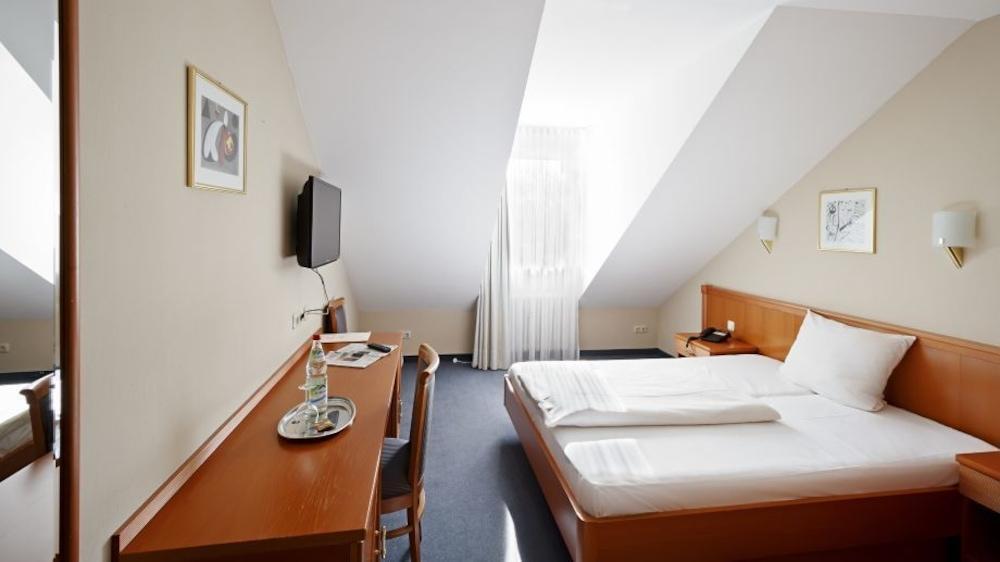 Hotel Blutenburg Munich Exterior photo