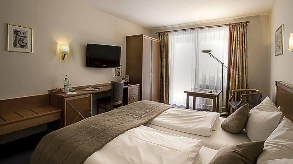 Hotel Blutenburg Munich Exterior photo